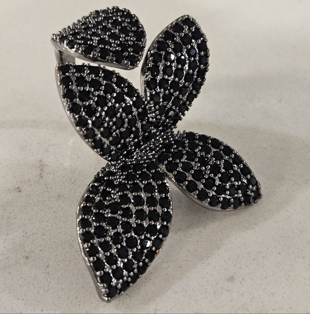 NEW Black Crystalled Floral Ring - Picture 8 of 11